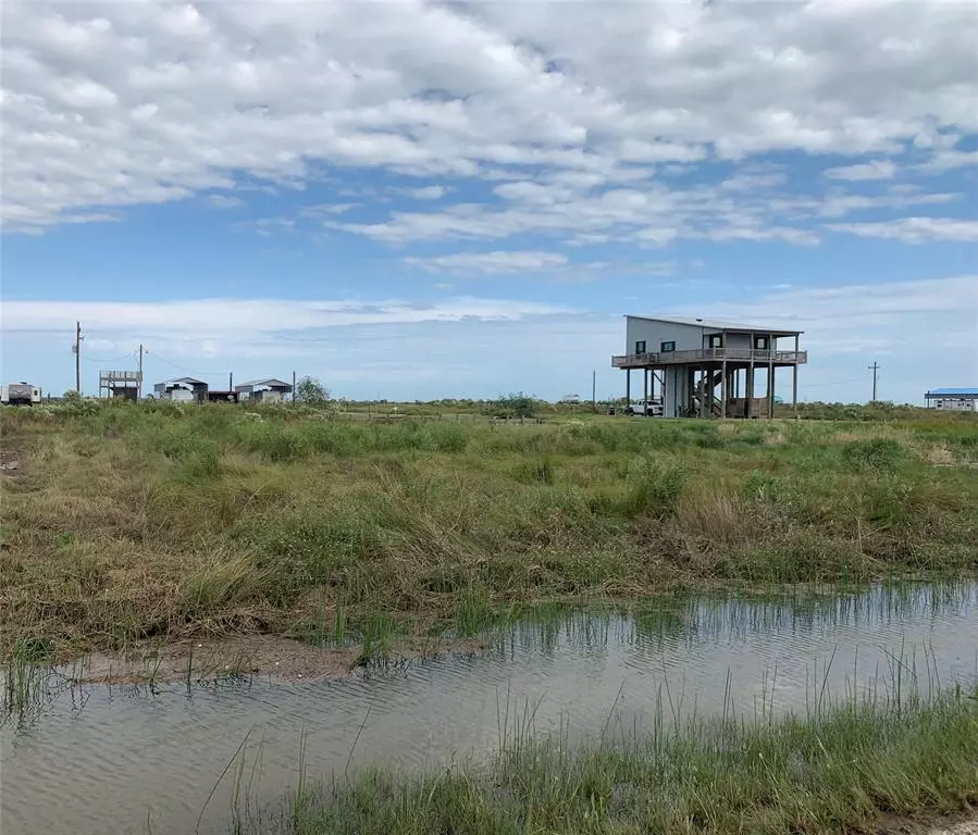 Gilchrist, TX 77617,289 Van Sant