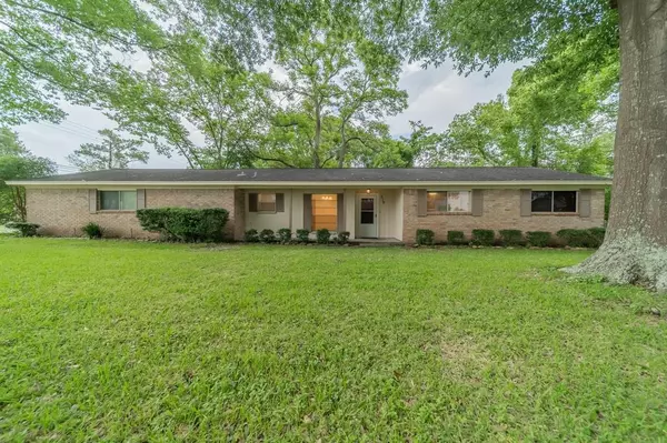 219 W Longstreet, Willis, TX 77318