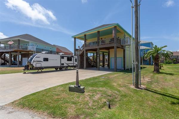 Crystal Beach, TX 77650,944 Copacabana DR