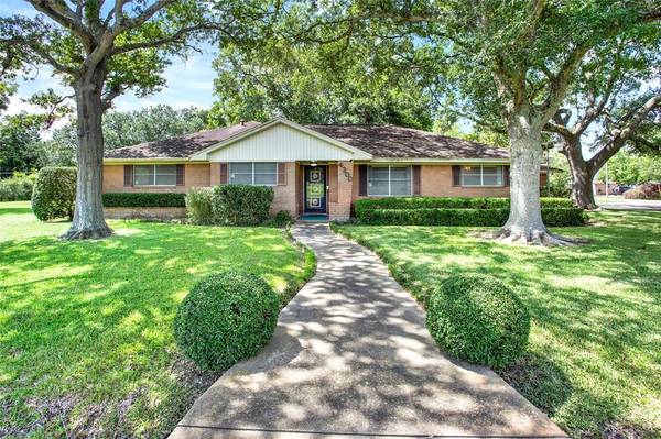 4300 37th ST, Dickinson, TX 77539