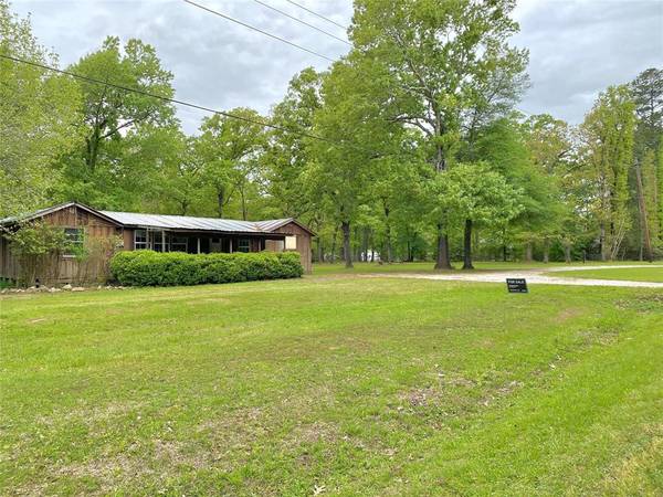 2195 Mangum RD, Livingston, TX 77351