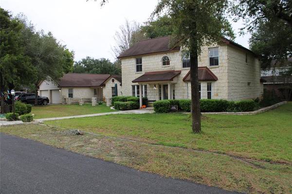 La Grange, TX 78945,2 Oak CT