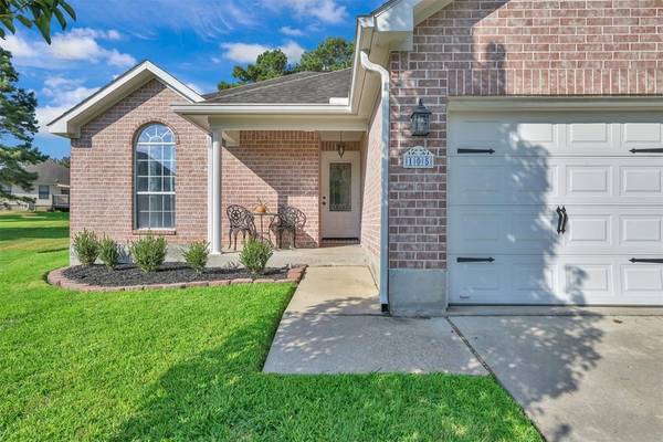 105 Harbor Court DR, Conroe, TX 77356