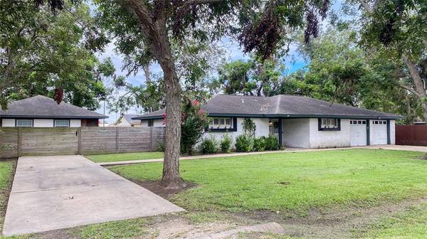 213 Avenue B, Brazoria, TX 77422