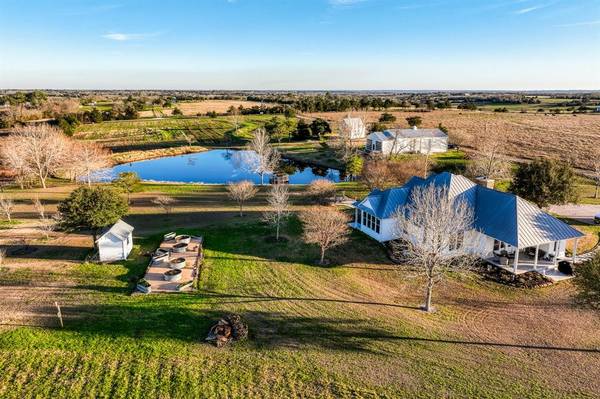 5025 Wickel RD, Burton, TX 77835