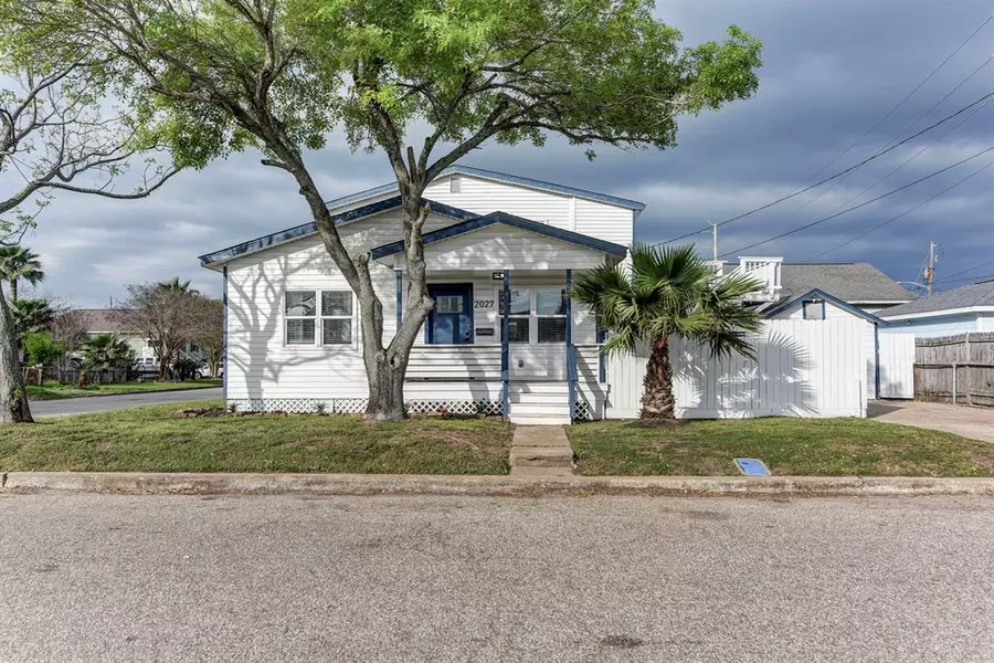 2027 54th ST, Galveston, TX 77551