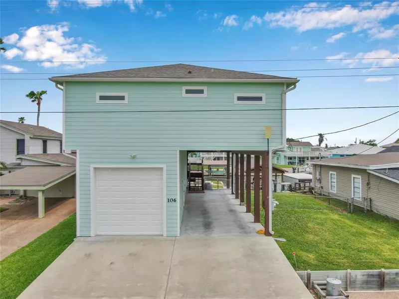 106 Palm DR, Rockport, TX 78382