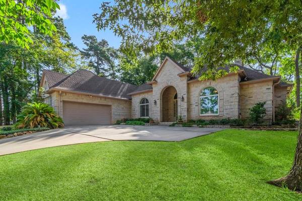 121 Greenbriar DR, Conroe, TX 77356