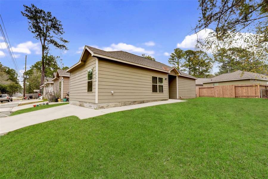 9648 Warm Spring, Willis, TX 77318