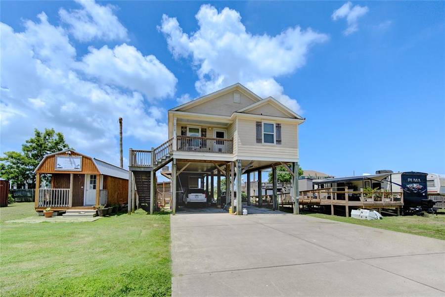 1098 Canal W, Crystal Beach, TX 77650