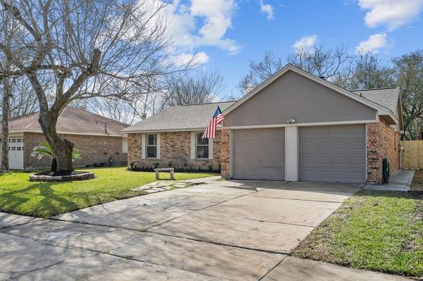 129 Meadow Bend DR, League City, TX 77573