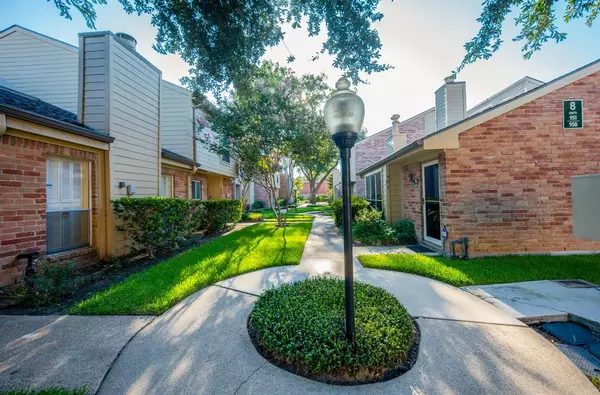 967 Memorial Village DR, Houston, TX 77024