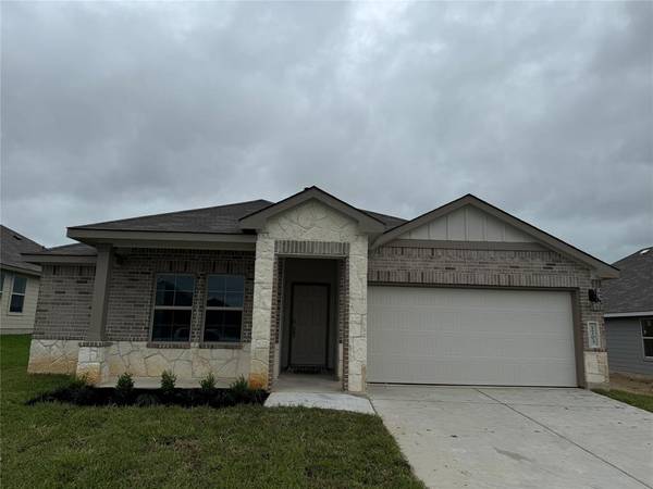 1703 Grimes DR, Brenham, TX 77833