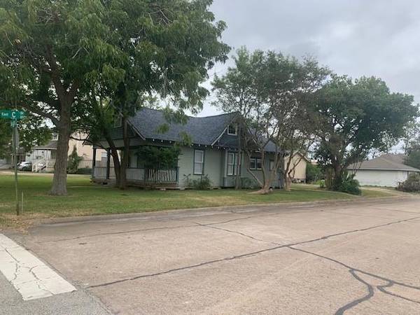 400 San Jacinto ST, La Porte, TX 77571