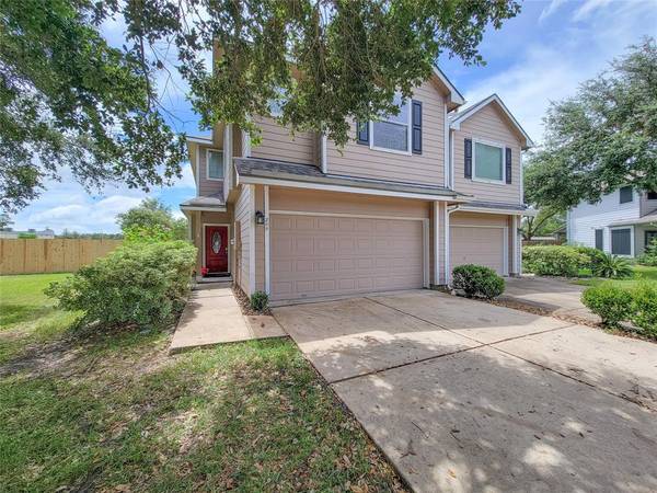 205 Drake Run LN, Dickinson, TX 77539