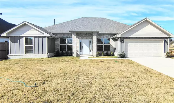 7 Greystone CT, Angleton, TX 77515