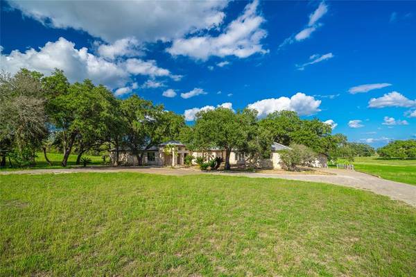 8523 Lower Mission Valley RD, Victoria, TX 77905