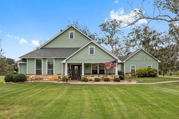 438 Winchester TRL, Angleton, TX 77515