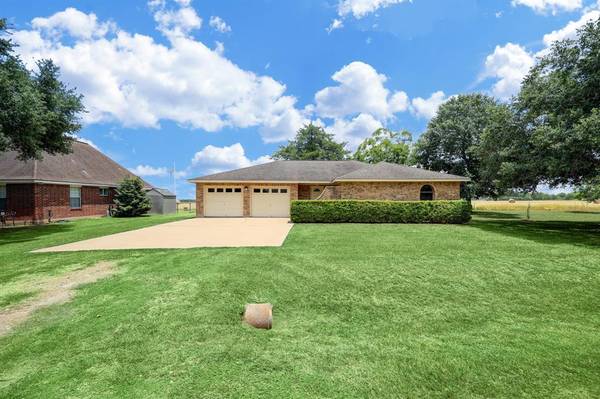 510 Lakeview DR, Wallis, TX 77485