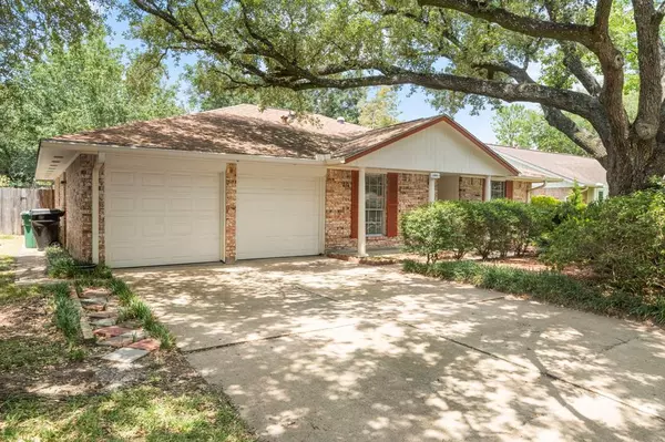 6006 De Lange LN, Houston, TX 77092