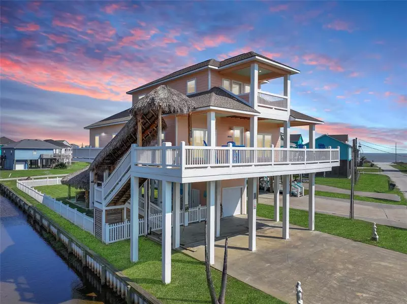 914 Driftwood DR, Crystal Beach, TX 77650