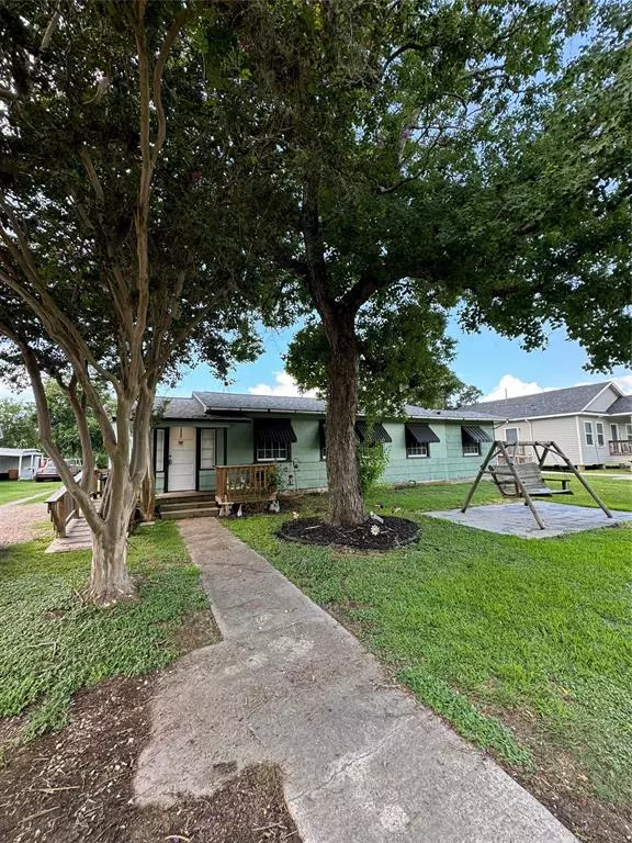 411 Humphrey AVE, Palacios, TX 77465