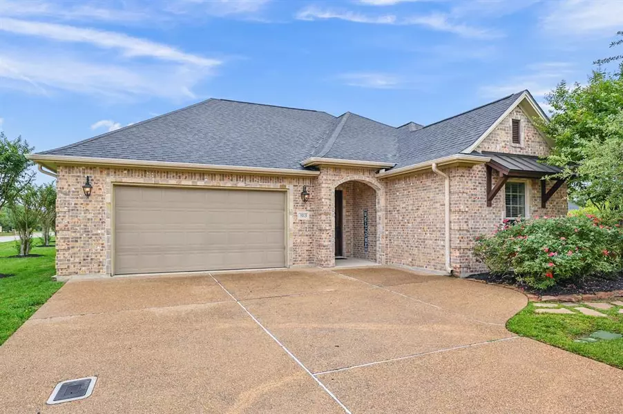 3913 Park Meadow LN, Bryan, TX 77802