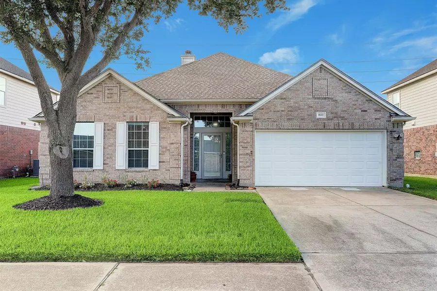 8917 Sungate DR, Pearland, TX 77584