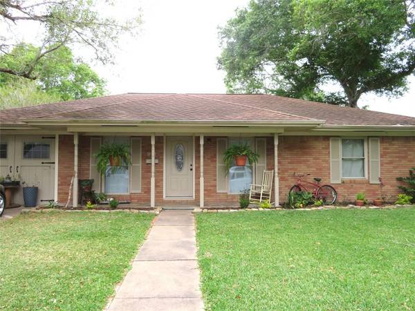 El Campo, TX 77437,912 Peach ST