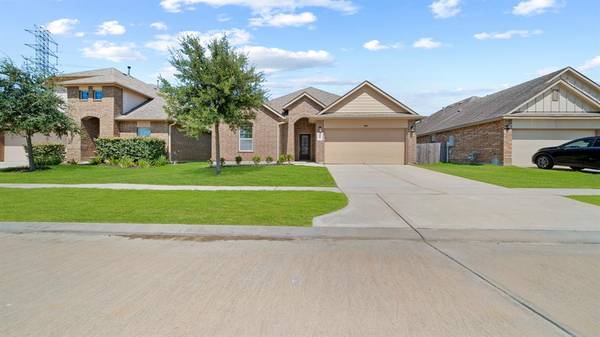 360 Kendall Crest DR, Alvin, TX 77511