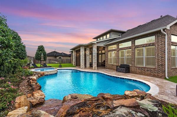 1705 Bending Stream DR, Friendswood, TX 77546