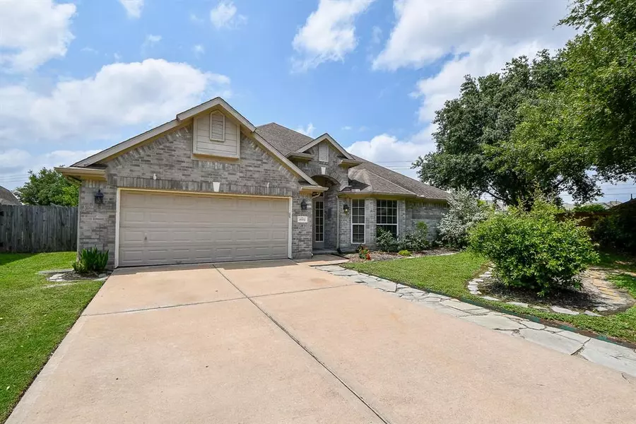 4902 Summer Oak DR, Pasadena, TX 77505