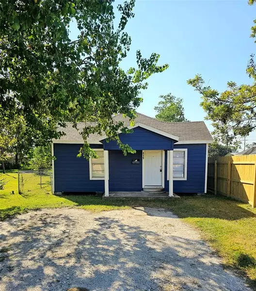 419 N Parrish ST, Angleton, TX 77515