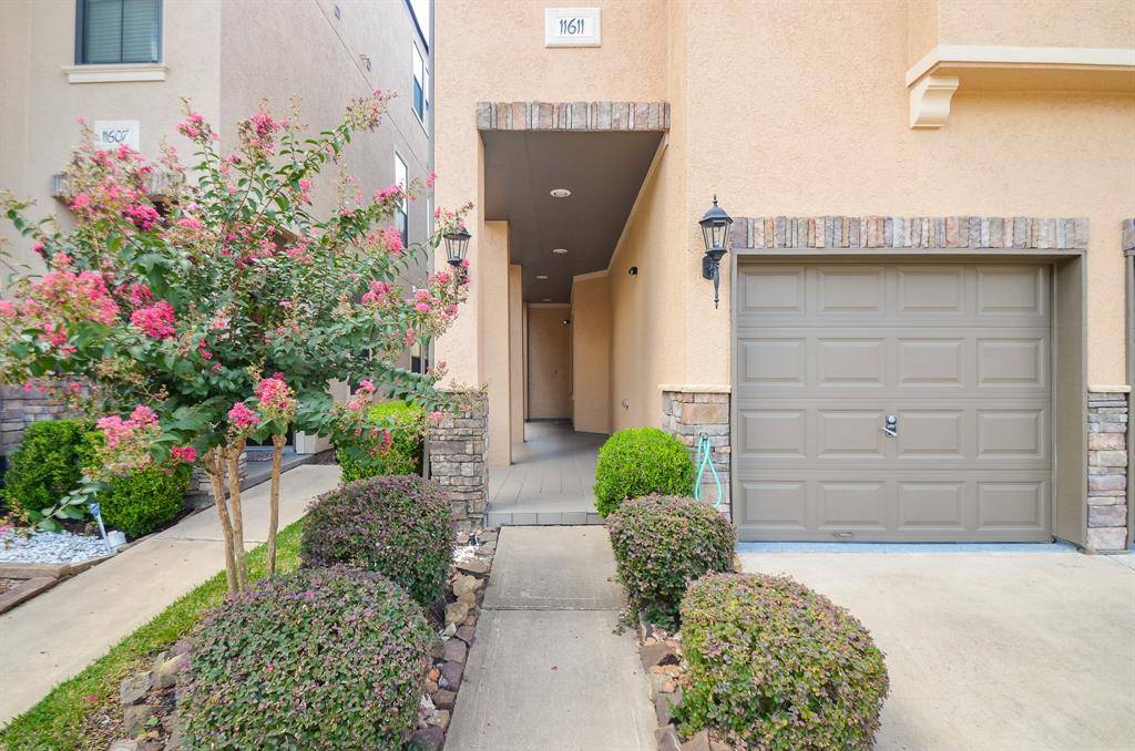 Houston, TX 77082,11611 Royal Oaks View
