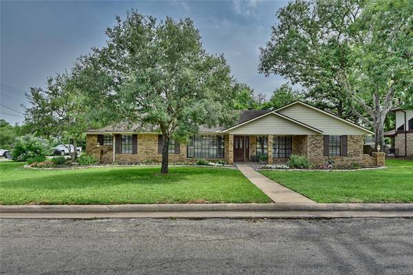 209 E Hacienda ST, Bellville, TX 77418