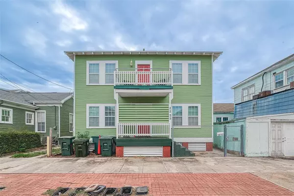 2225 Bernardo De Galvez #2, Galveston, TX 77550