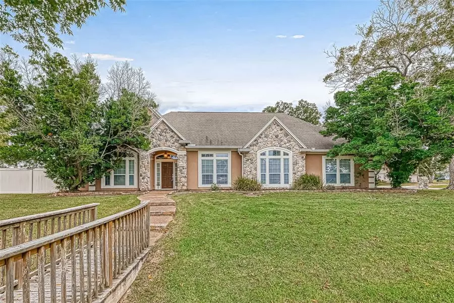 2077 Boling Dome DR, Boling, TX 77420