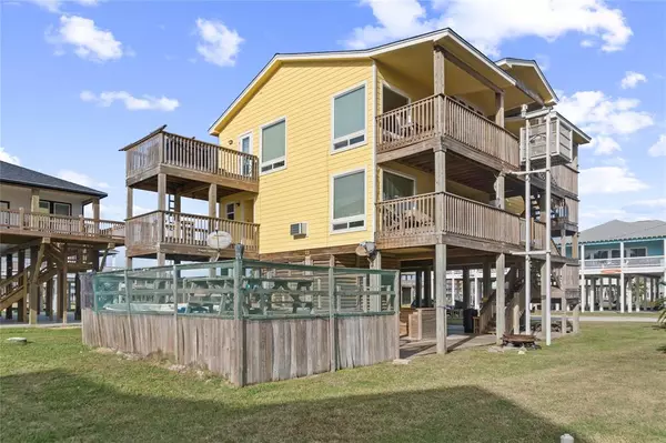 Crystal Beach, TX 77650,835 S Tinkle LN