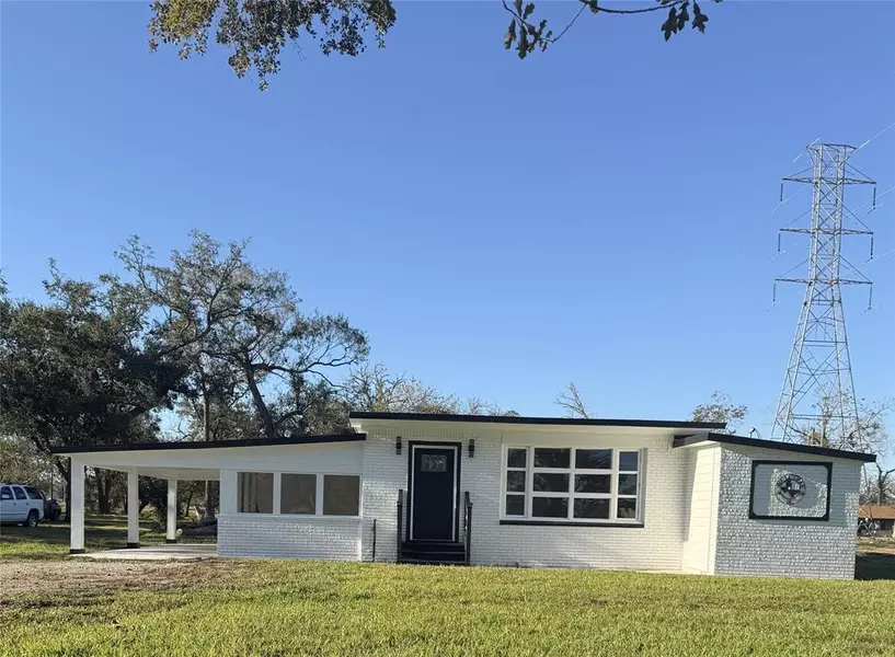 500 James ST, Clute, TX 77531