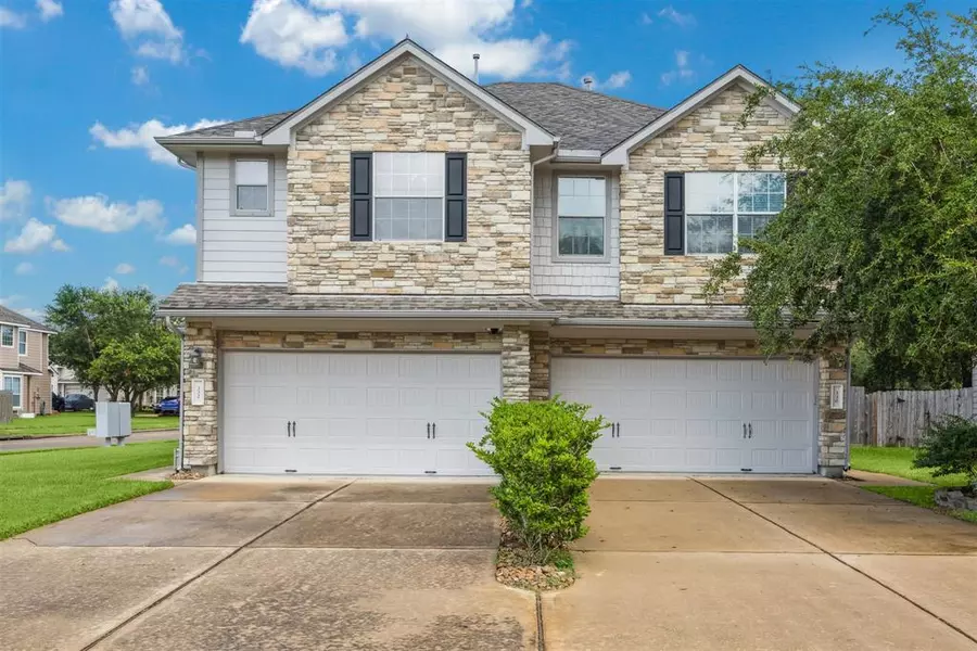 332 Brandy Ridge LN, Dickinson, TX 77539