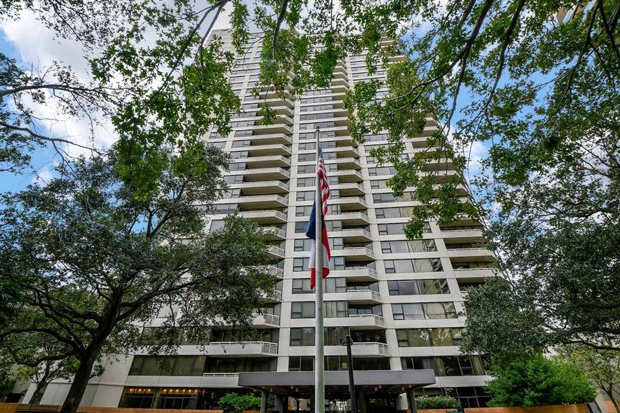 15 Greenway PLZ #2E, Houston, TX 77046