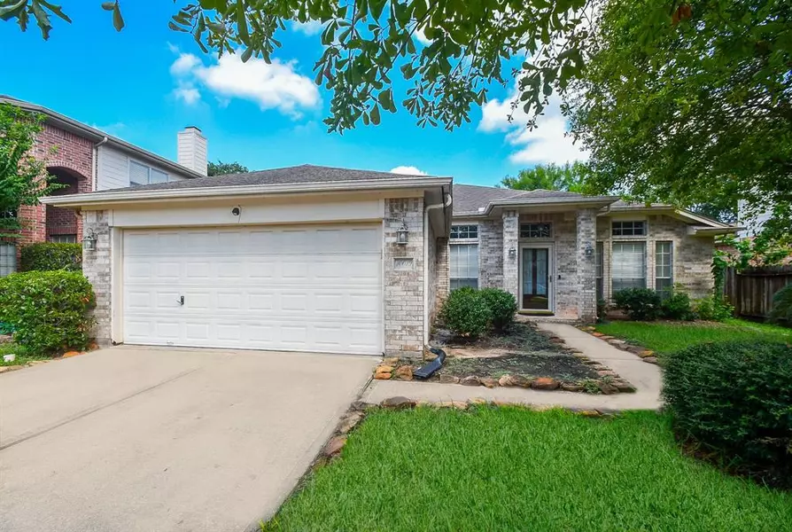 10019 Dawn Brook DR, Pearland, TX 77584