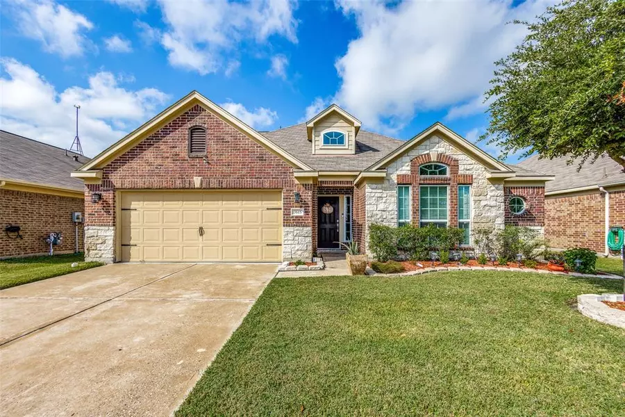 7615 Sarsaparilla LN, Baytown, TX 77521