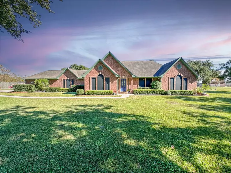 6806 Wetzel RD, Dickinson, TX 77539