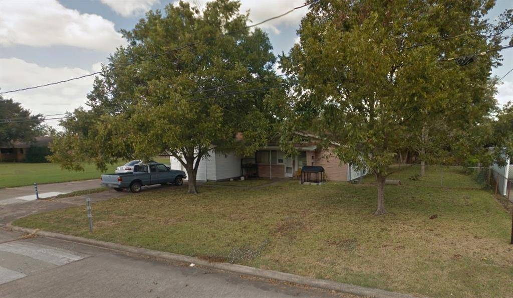 221 E Vaughn LN, Deer Park, TX 77536