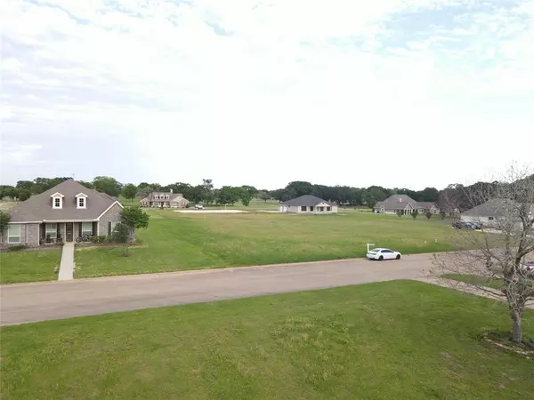 120 Hogan Lane LN, Hempstead, TX 77445