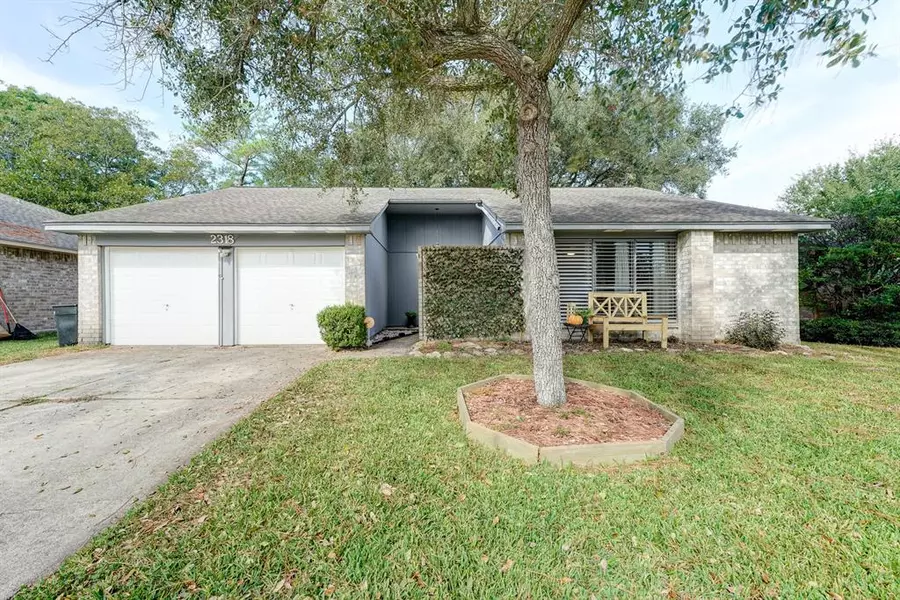 2318 Leading Edge DR, Friendswood, TX 77546