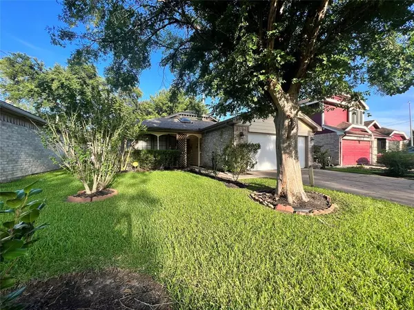 10131 Pear Limb DR, Houston, TX 77099