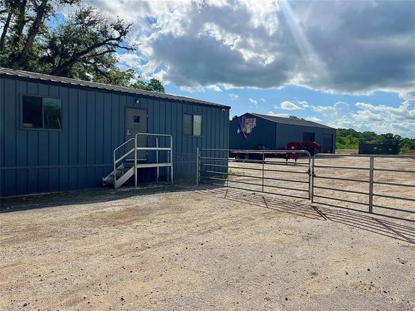 19216 Highway 35, Sweeny, TX 77480