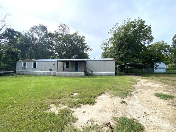 107 3rd ST, Trinity, TX 75862